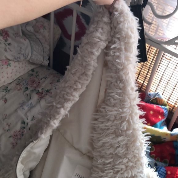 new aeropostale white fur jacket - Picture 3 of 3